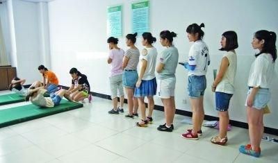 女兵军检经历，挑战与成长，女兵军检之旅，挑战与成长之路