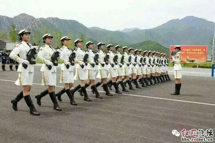 二零一九大阅兵中的女兵方队，展现新时代巾帼风采，『新时代巾帼风采，二零一九大阅兵女兵方队闪耀瞬间』