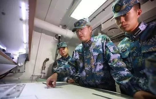 郑州舰舰长韦晓慧，一位海军英雄的壮志与情怀，海军英雄韦晓慧舰长，壮志与情怀的郑州舰领航者