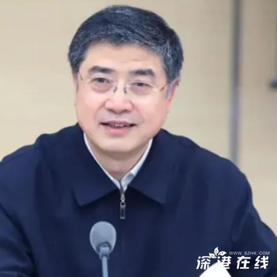 辽宁号航母舰长张政，领航新时代的海军英雄，辽宁号航母舰长张政，领航新时代的海军传奇人物