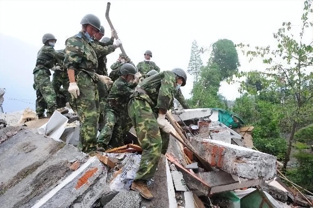 空降兵第15军历任政委，传承与担当的辉煌篇章，空降兵第15军历任政委，传承与担当的辉煌历程