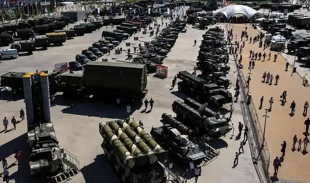 中国对外军售武器，253亿美元的新篇章，中国武器出口迎253亿美元新篇章，对外军售持续增长