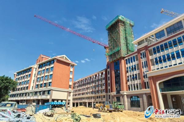 泉州轻工职业学院，培育新时代工匠的摇篮，泉州轻工职业学院，新时代工匠的培育摇篮