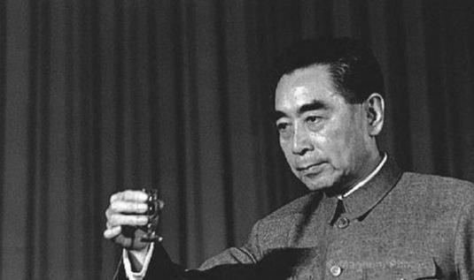 杨振宁三次拒绝回国，历史背景与个人选择，杨振宁三次拒绝回国背后的历史背景与个人抉择