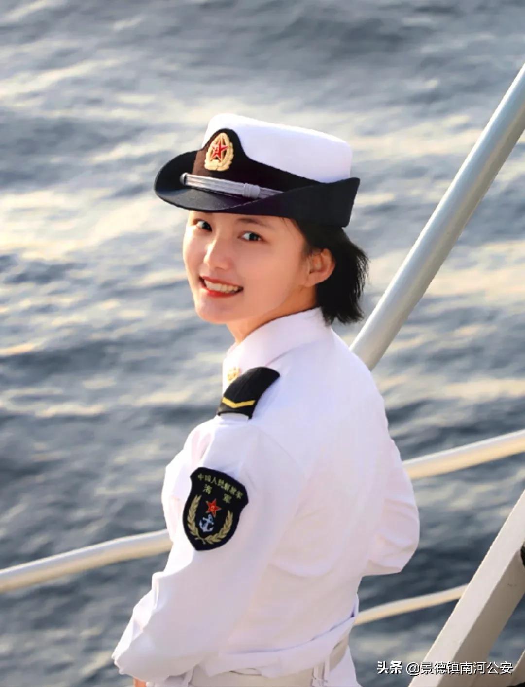 中国女兵在海军中的风采，照片揭示的坚韧与力量，中国女兵海军风采，坚韧与力量的照片揭示