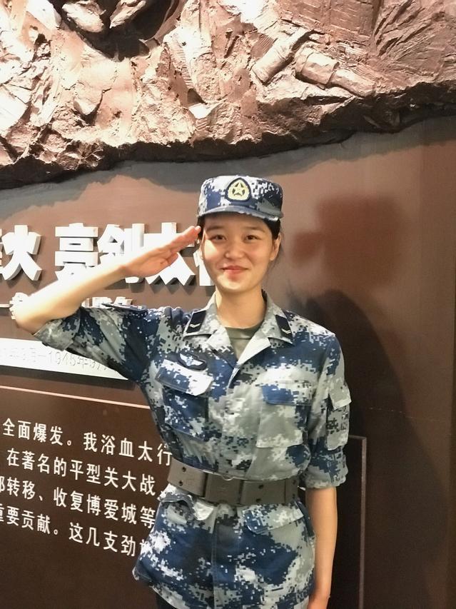 中央军事频道女兵谭如熙，闪耀的军旅之星，中央军事频道女兵谭如熙，军旅之星的耀眼风采