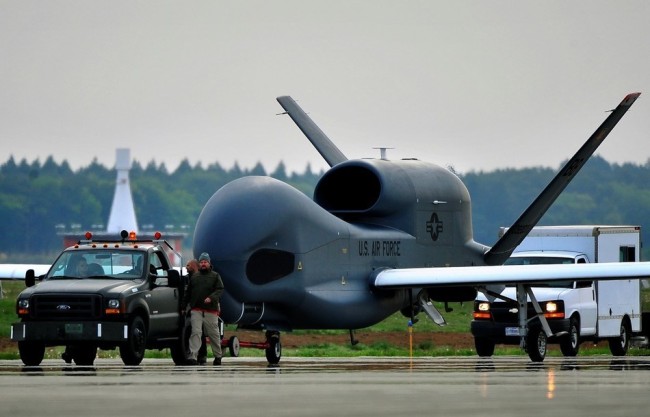 The Global Hawk Unmanned Aerial Vehicle: A Pioneering Tool for Global Surveillance，Global Hawk无人机，全球监视的先锋工具