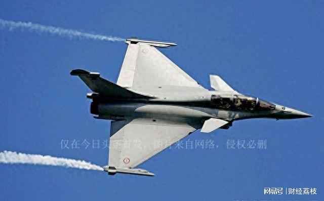 巴铁评价歼-10C战机,空中力量的璀璨明珠,巴铁眼中的空中明珠,歼-10C战机评价