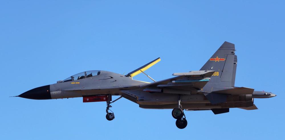 歼-16D与苏-27,空中力量的双重奏,歼-16D与苏-27,空中力量的完美融合
