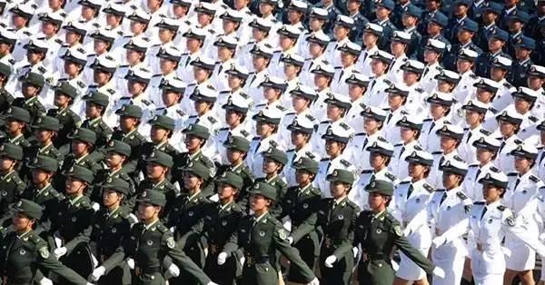 阅兵仪式与情感的共鸣，为何观看阅兵时会想要哭泣，阅兵仪式与情感的共鸣，为何观众在观看时会产生泪目之情？