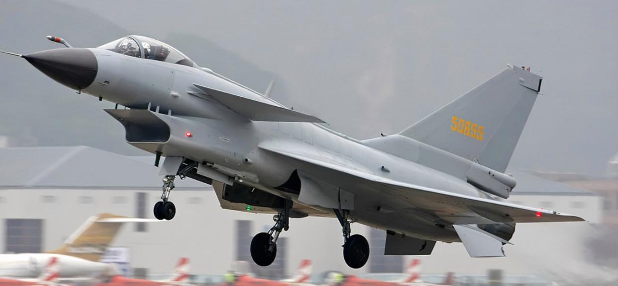 歼-10战斗机的功能与用途,空中力量的核心支柱,歼-10战斗机,空中力量的核心支柱,多功能战斗用途揭秘