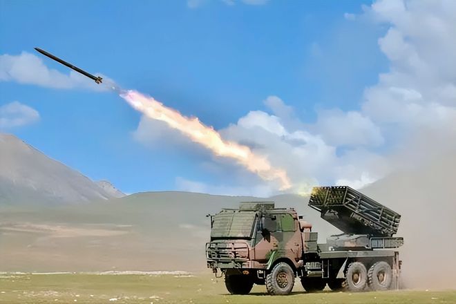 PHL-300火箭炮,中国国防力量的璀璨明珠,PHL-300火箭炮,中国国防力量的耀眼明珠