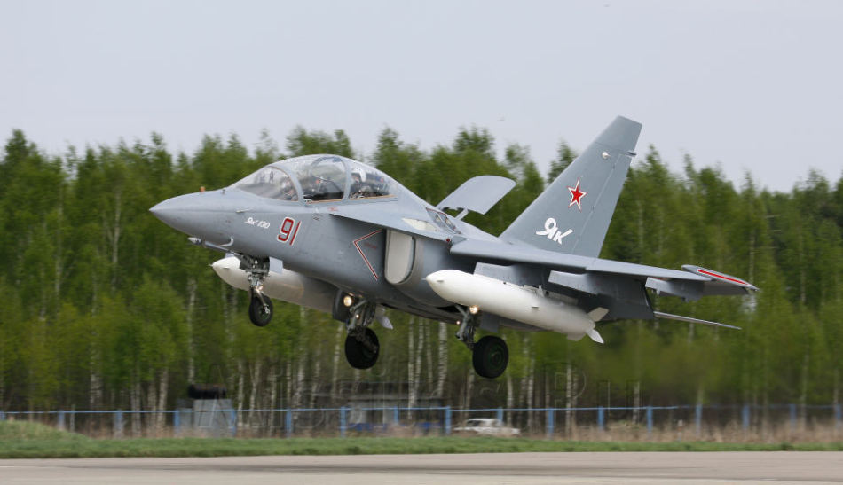 雅克-130战斗机图片，历史与技术的完美结合，雅克-130战斗机，历史与技术的完美融合之图片展示