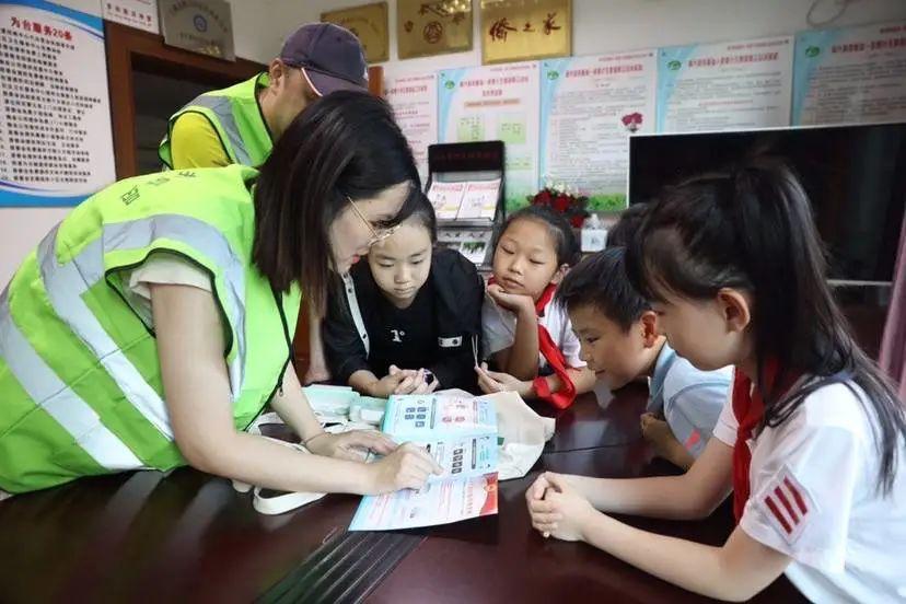 中国女兵在越南北湖,探寻未知的肺炎挑战,中国女兵在越南北湖迎战未知肺炎挑战