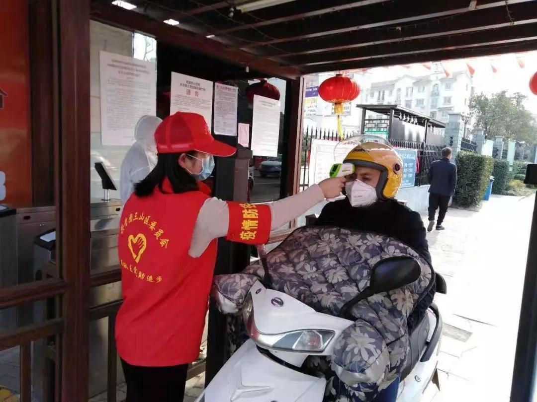 中国女兵在越南北湖,探寻未知的肺炎挑战,中国女兵在越南北湖迎战未知肺炎挑战