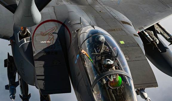 揭秘F-15战斗机机腹挂架,功能与技术的完美结合,F-15战斗机机腹挂架,功能与技术的完美融合揭秘