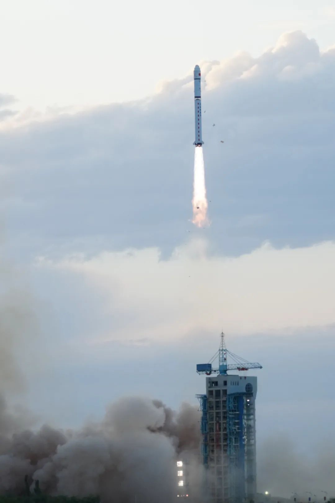 今天发射，探索未知的壮丽篇章，今日发射，开启未知壮丽探索之旅