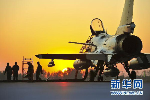 歼八二首飞，中国航空工业的骄傲时刻，歼八二首飞，中国航空工业的辉煌时刻