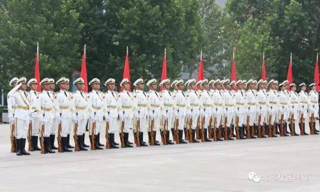 走进阅兵村,三军仪仗队的荣耀与风采,阅兵村内的三军仪仗队,荣耀与风采的展现