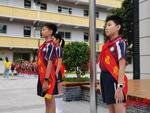 和平使命,鹰山的坚守与担当,鹰山下的和平使命,坚守与担当的壮丽篇章