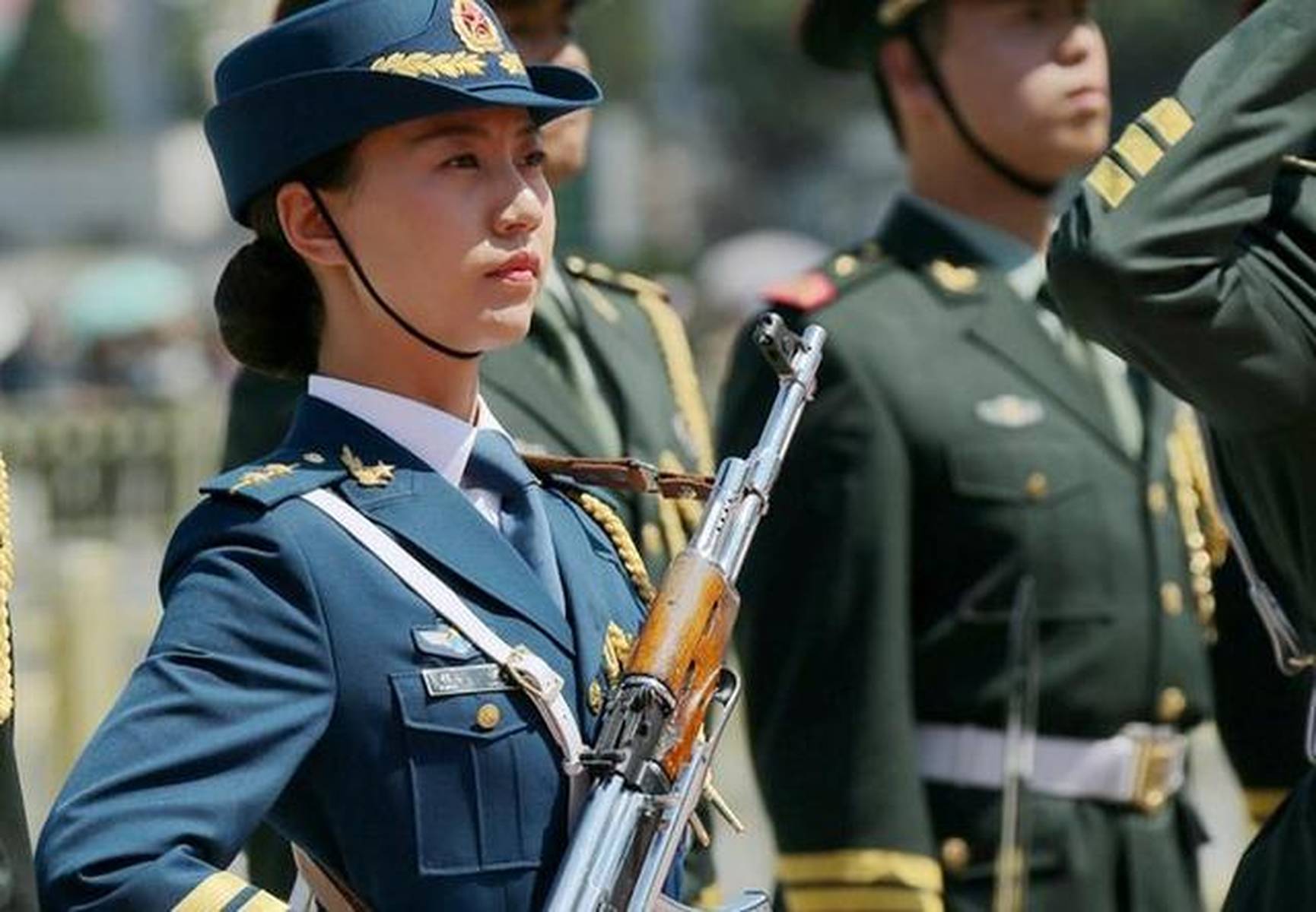 中国女兵,图片与视频展现的坚韧与美丽,中国女兵的坚韧与美丽,图片与视频展现的风采