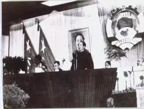 中国空军成立时间图片及其历史背景与发展概述,中国空军成立时间、历史背景与发展概述,图片与文字交织的壮丽画卷