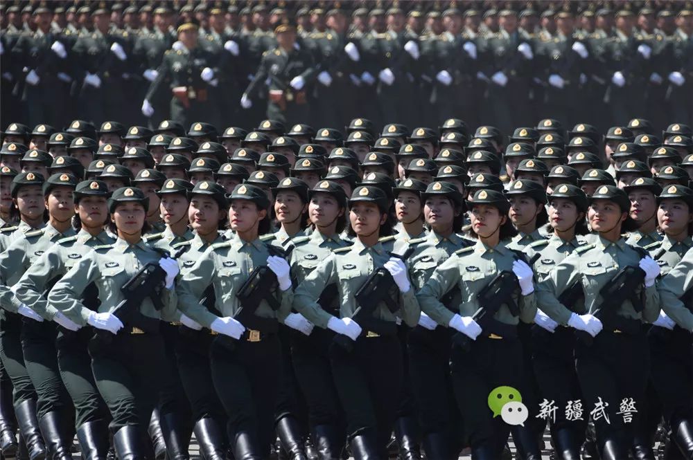 看到女兵方队的感受,荣耀与力量的交织,女兵方队的荣耀与力量,荣耀交织的瞬间