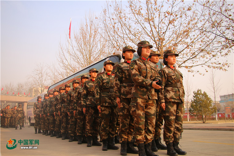 中国女兵的青春与担当,中国女兵的青春担当,热血铸魂,巾帼不让须眉