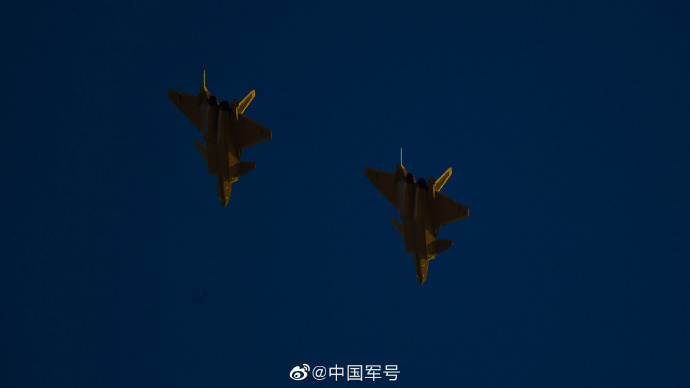 歼-16深夜围台，捍卫国家主权与领土完整的坚定决心，歼-16深夜围台，捍卫国家主权与领土完整的坚定意志