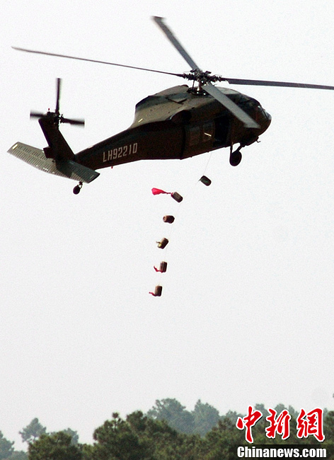 中国黑鹰直升机表演,空中力量的震撼展示,中国黑鹰直升机震撼表演,空中力量的壮丽展示