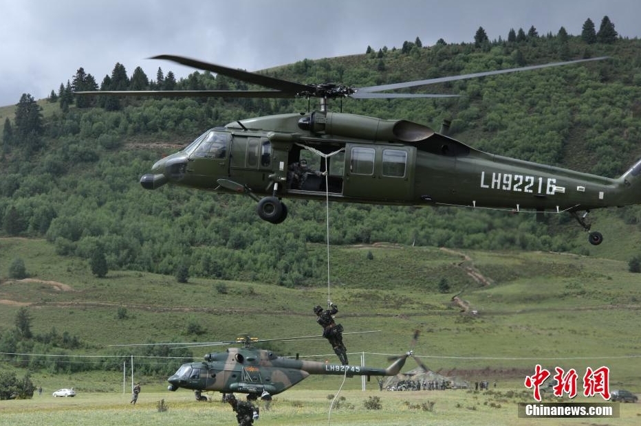 中国黑鹰直升机表演,空中力量的震撼展示,中国黑鹰直升机震撼表演,空中力量的壮丽展示