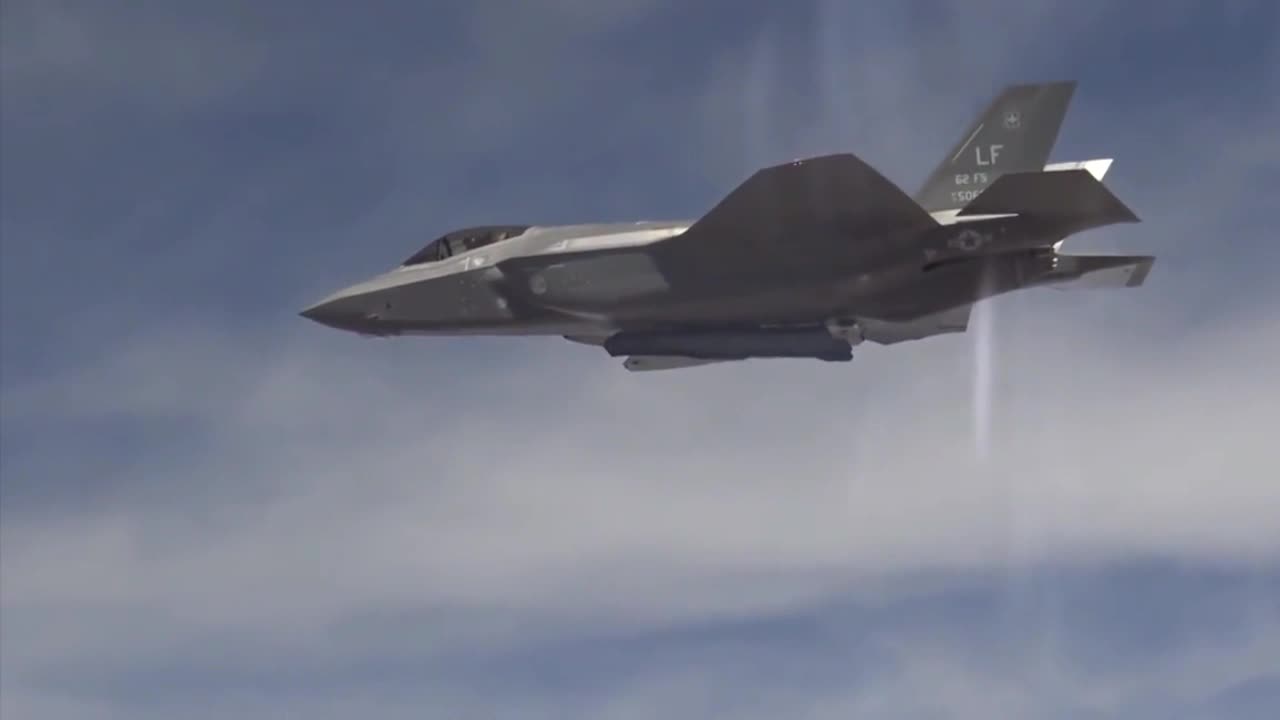 美军F-35战斗机飞行表演,展现空中力量的震撼与魅力,美军F-35战斗机空中表演,展现空中力量的震撼魅力