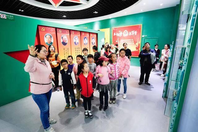 探索宇宙的新纪元，航天母舰作文，航天母舰引领宇宙新纪元探索之旅