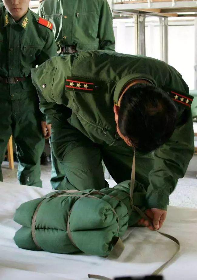 丁晓兵将军不爱钱——一位铁血军人的精神风貌，丁晓兵将军，铁血军人的精神风貌——淡泊名利，忠诚使命