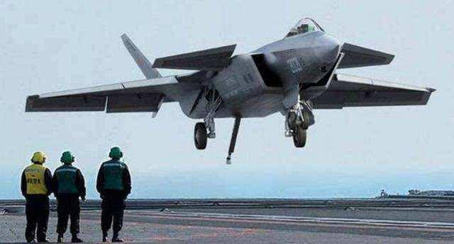 歼-15战斗机外形介绍,歼-15战斗机外形详解