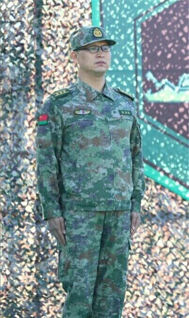 星空迷彩服的颜色种类及其独特性质,星空迷彩服颜色种类与独特性质解析