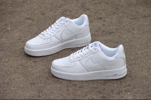 空军一号在实体店的售价究竟是多少？，空军一号实体店售价揭秘