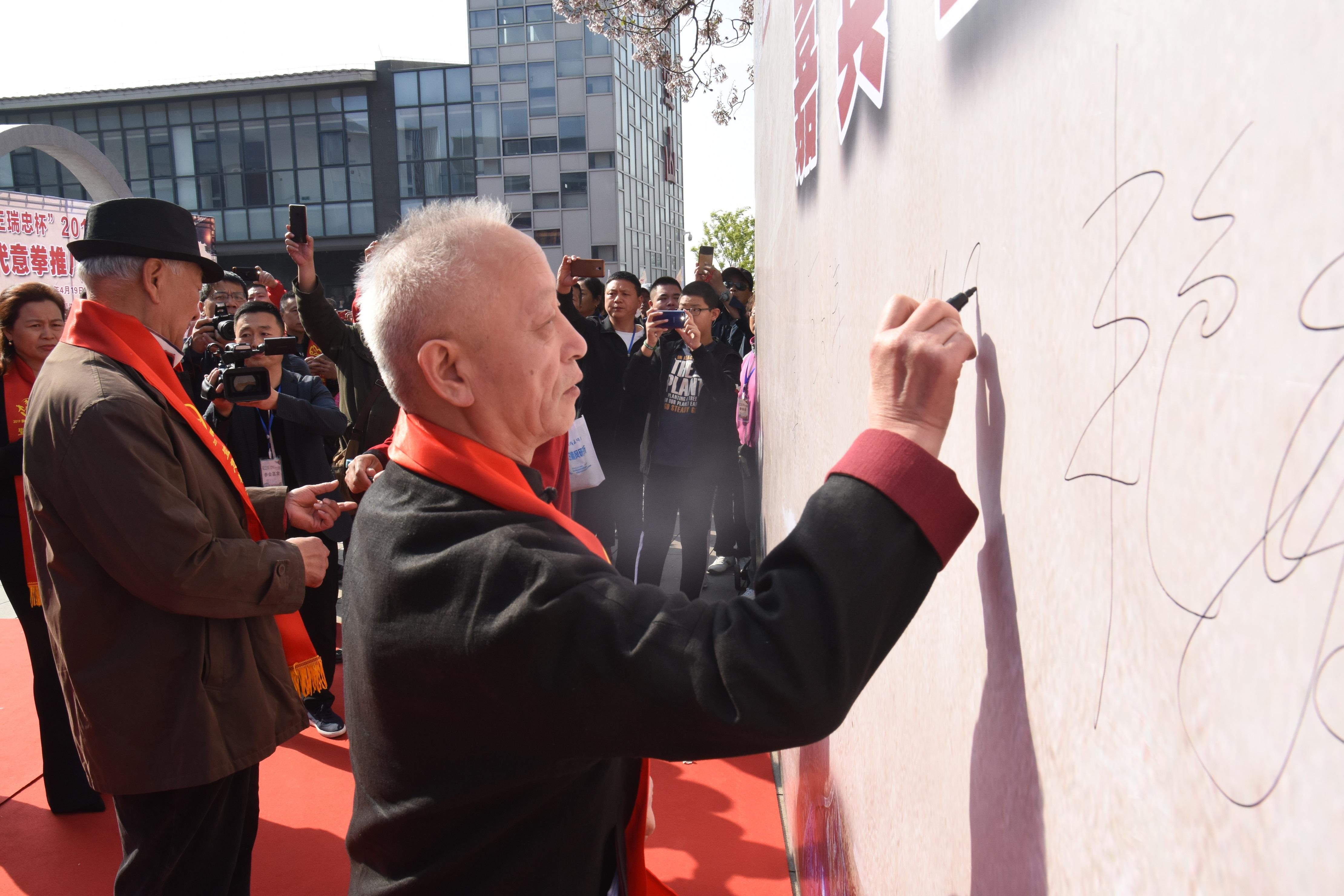 王中王论坛四肖选一肖，探索预测与决策的智慧，王中王论坛四肖选一肖，预测与决策的智慧探索