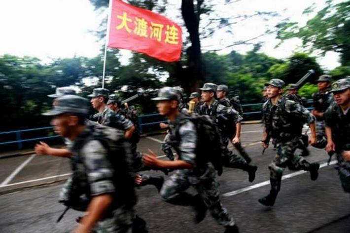 国庆大阅兵与百年荣光,回顾与展望,国庆大阅兵与百年荣光,回顾成就,展望未来