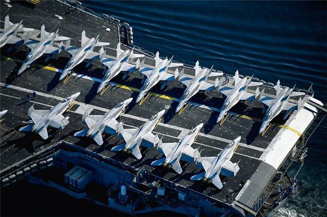 航空母舰模型，跑道贴纸的艺术与工艺，航空母舰模型，跑道贴纸的艺术与匠心