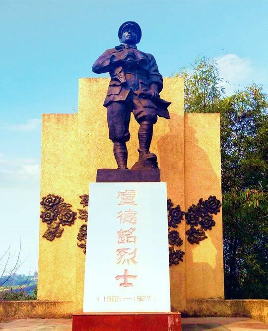 关于谁是2009年国庆阅兵总指挥?的文章,揭秘,谁是2009年国庆阅兵总指挥?