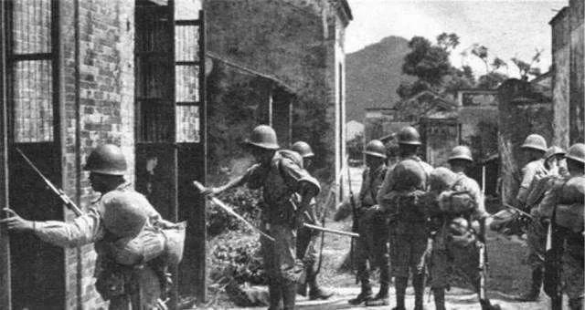 日军为何放弃大檐帽，历史背景下的深度解析，日军放弃大檐帽的历史背景深度解析