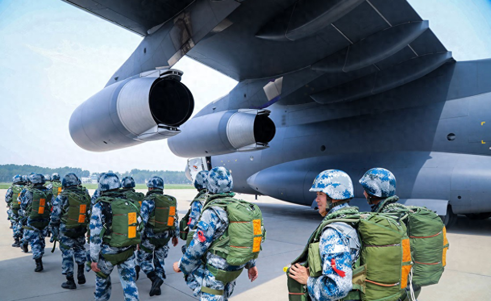 第十五空降军的荣耀与使命,第十五空降军的荣耀使命,英勇无畏,忠诚担当