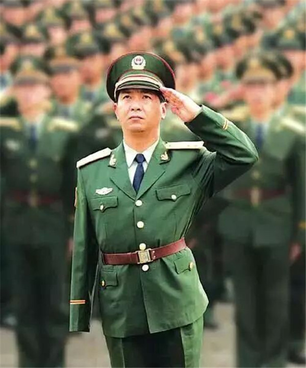 丁晓兵是谁,一位英勇无畏,无私奉献的战士与英雄,丁晓兵,英勇无畏,无私奉献的战士英雄