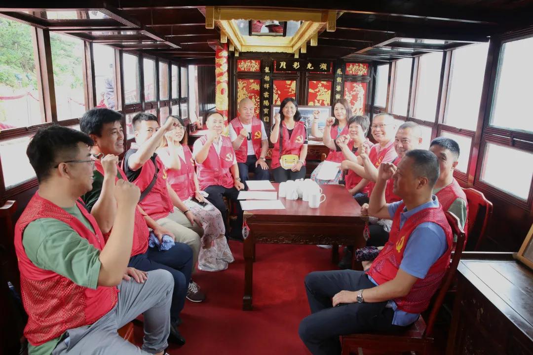 军人的情怀,坚韧、无私与荣耀的象征,军人的情怀,坚韧无私,荣耀的象征