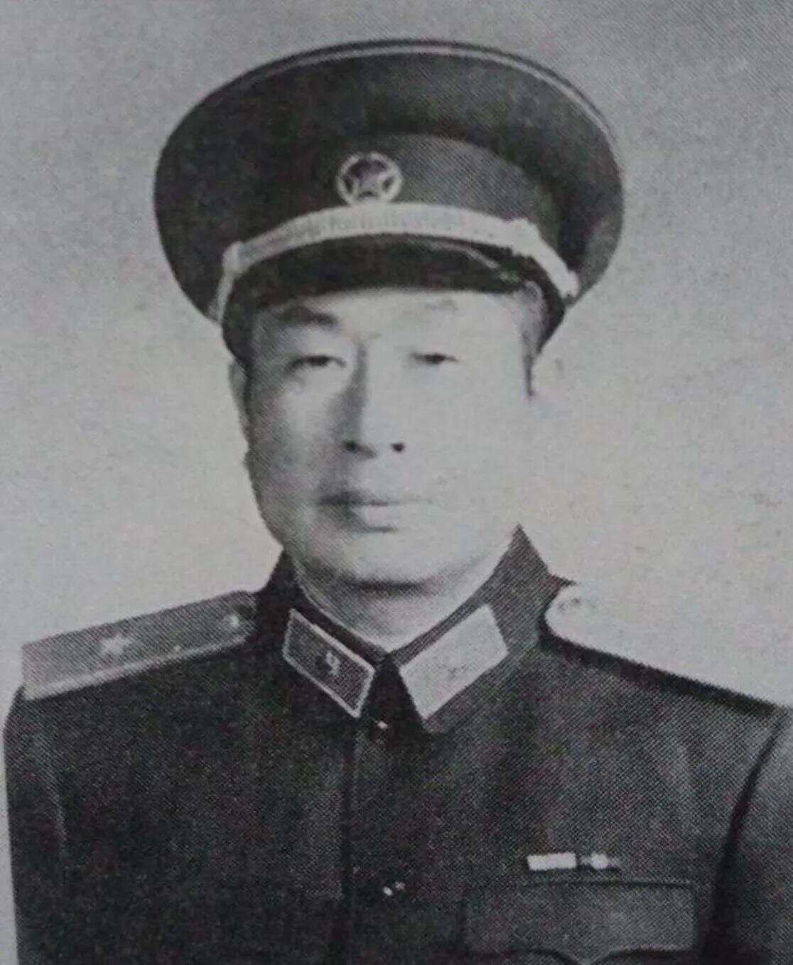 中国人民志愿军司令员兼政委,英勇无畏的领导者,中国人民志愿军司令员兼政委,英勇无畏的领导者传奇