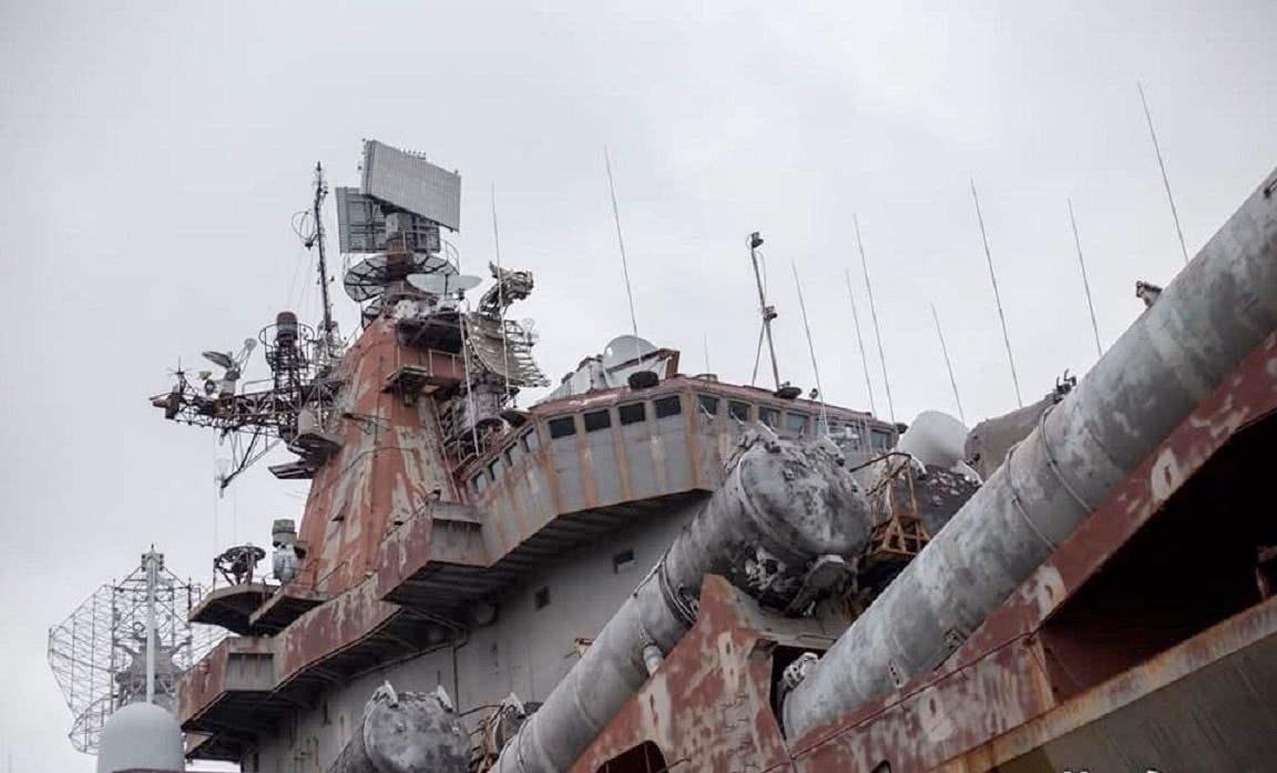 大型航母排水量及其重要性,一个深入探究,深入探究大型航母排水量及其重要性