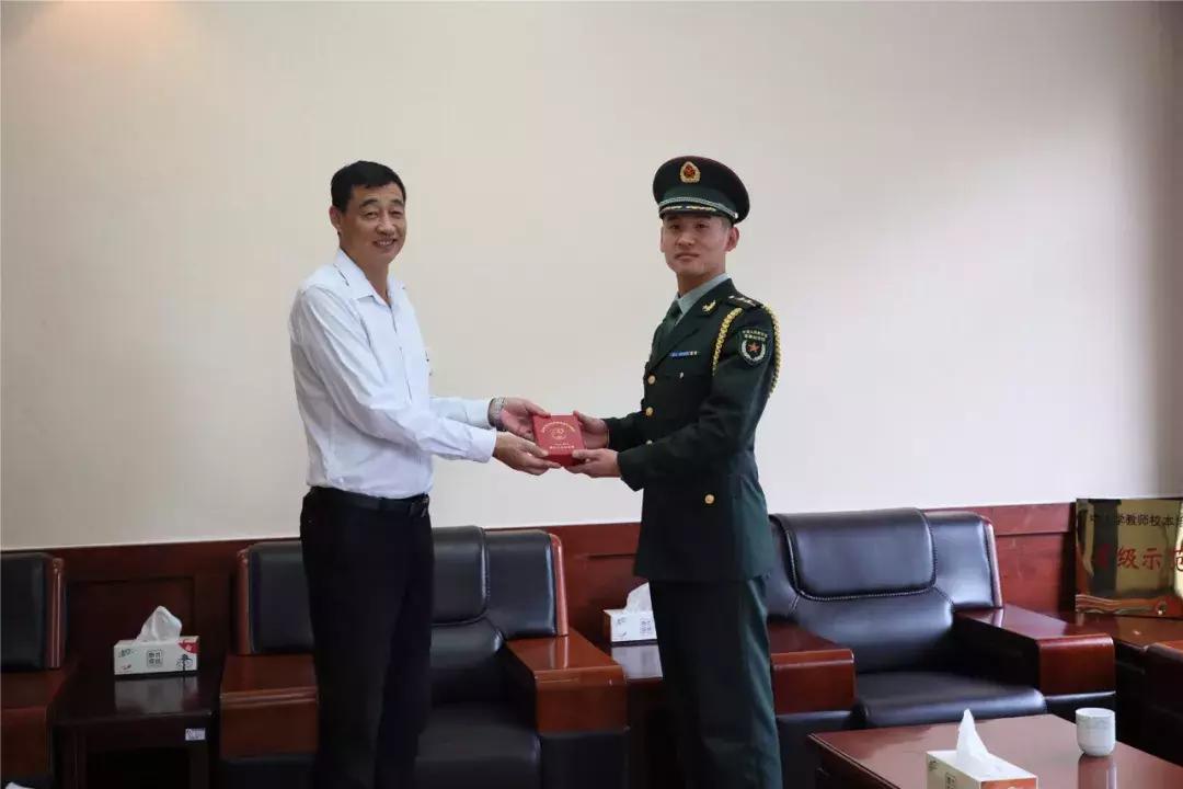 七十周年大阅兵巨幅画像,展现国家辉煌历程与荣耀力量,七十周年大阅兵巨幅画像,展现国家辉煌历程与荣耀力量的壮丽画卷