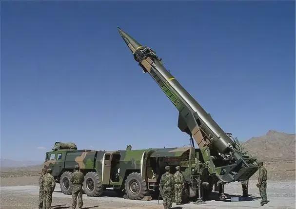 发射一枚东风导弹,历史背景、技术解析与战略意义,东风导弹,历史背景、技术解析与战略意义探究