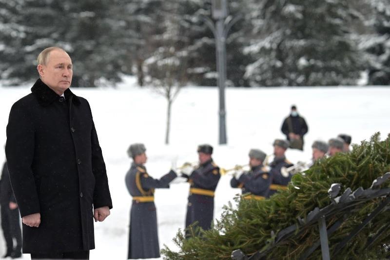 普京对阵亡俄士兵的默哀,国家领袖的情感与责任,普京对俄阵亡士兵的默哀,领袖的情感与责任表达